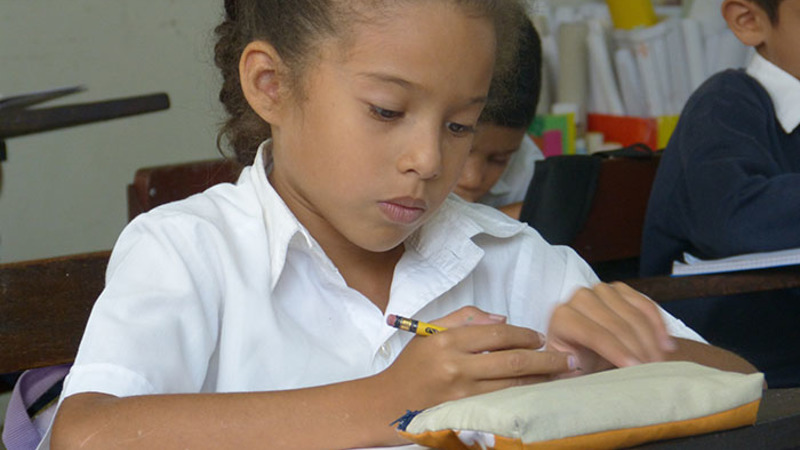 Schülerin an der salvatorianischen Pfarrschule „El Vivero“ in Caracas