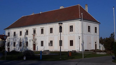 Kloster und Pfarrhof Margarethen am Moos