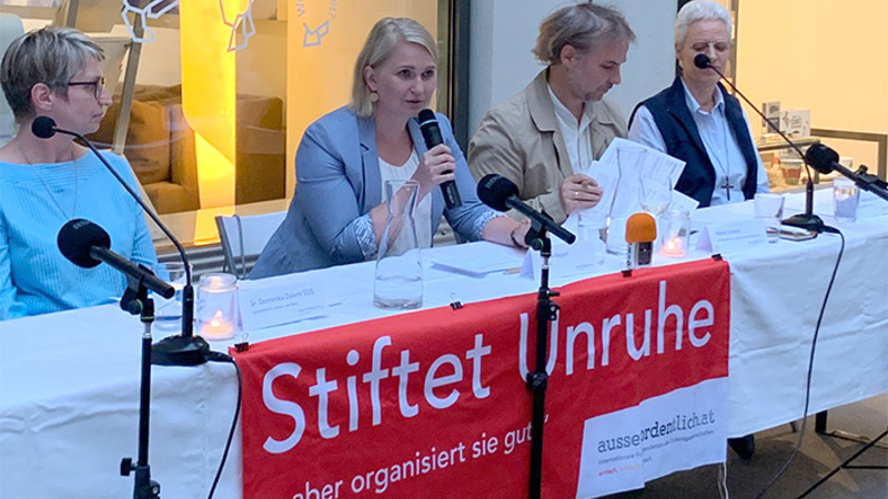 Am 2. September 2021 veranstaltete die Ordensinitiative 'ausserordentlich' eine Podiumsdiskussion zum Thema Obdachlosigkeit / ausserordentlich Am 2. September 2021 veranstaltete die Ordensinitiative 'ausserordentlich' eine Podiumsdiskussion zum Thema Obdachlosigkeit