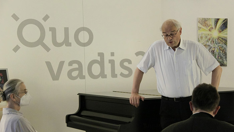 P. Peter van Meijl bei der Buchpräsentation im Quo vadis? am 11. Juni 2021 / Manu Nitsch P. Peter van Meijl bei der Buchpräsentation im Quo vadis? am 11. Juni 2021