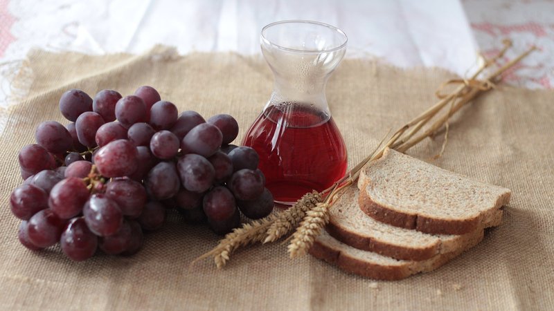 Brot und Wein / Gini George/Pixabay Brot und Wein