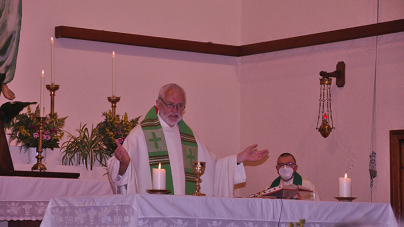 P. Josef Wilfing feiert in seiner Heimatpfarre Eibesthal bei Mistelbach sein 40. Priesterjubiläum (20.6.2021) / Josef Schachenhofer P. Josef Wilfing feiert in seiner Heimatpfarre Eibesthal bei Mistelbach sein 40. Priesterjubiläum (20.6.2021)