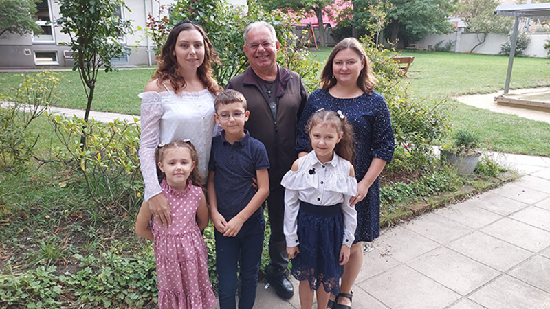 Nataliia mit ihren Kindern Maria und Alexander und Zhanna mit ihrer  Tochter Anna fanden eine Bleibe bei P. Johannes Neubauer in Wien X.