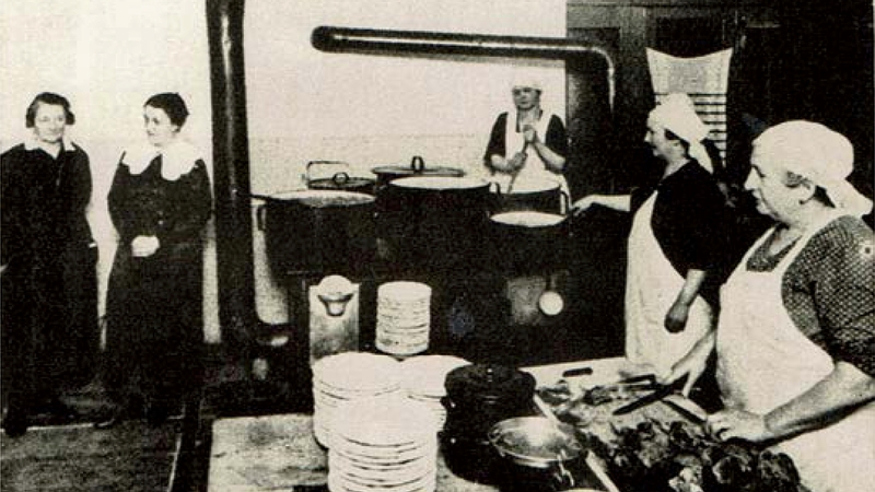 Küche des Elisabethtisches in der Vereinsgasse, 1930/31 / Bildnachweis: Archiv der Schwesterngemeinschaft Caritas Socialis, 1090 Wien
