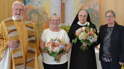 P. Leo Thenner SDS und Provinzleiterin Sr. Patricia Erber (r.) feierten mit Sr. Karin Glechner und Sr. Alberta Blass ihre Professjubiläen 