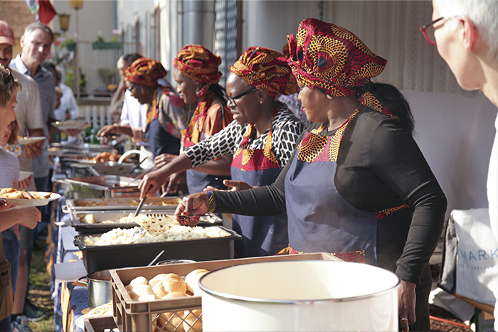 Auf dem AFRIKA-FEST gab es Küche aus Tansania / Manu Nitsch Auf dem AFRIKA-FEST gab es Küche aus Tansania