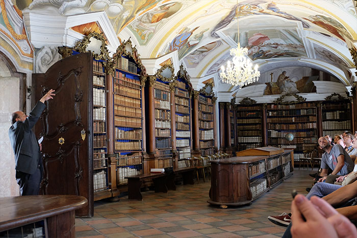 Das geplante Projekt, bestandserhaltende Maßnahmen in der historischen Stiftsbibliothek in Reichersberg 