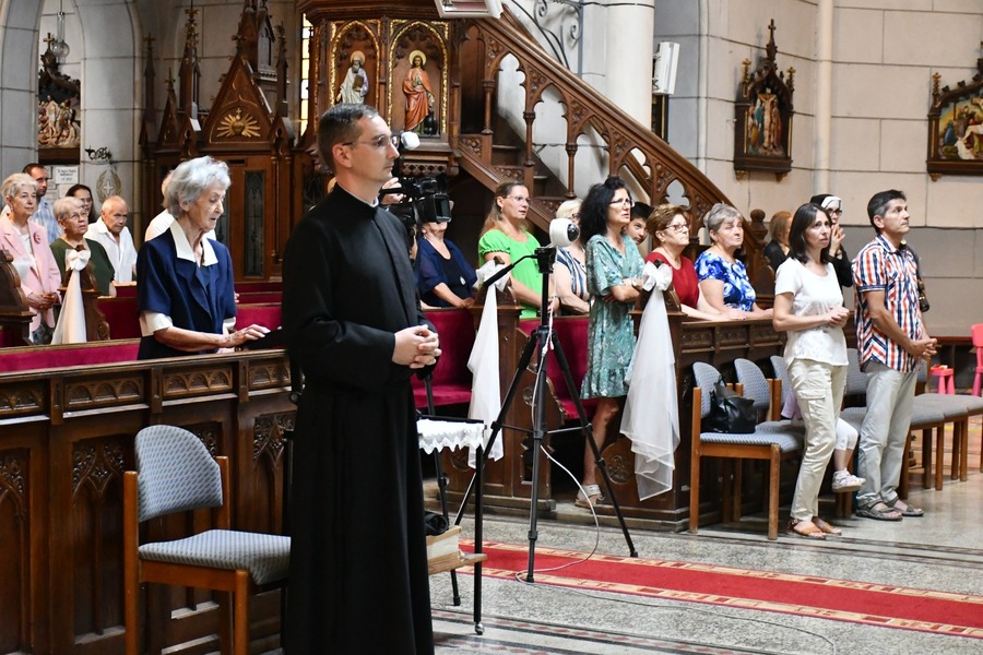 Fr. Adrian bekräftigte seine ewige Profess in den Gelübden der Keuschheit, Armut und des Gehorsams