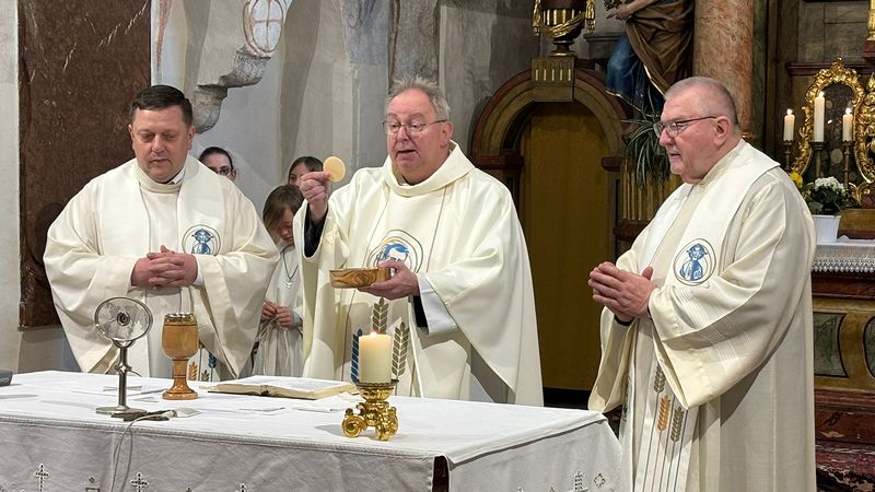 Ostern 26: Emmausgang der fünf 'Salvatorianer-Pfarren' 