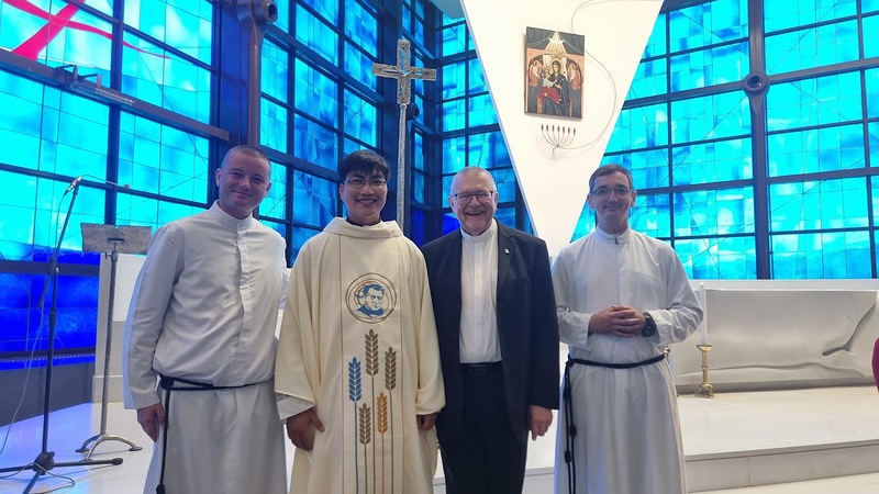 (v.l.n.r.) P. István Barazsuly, P.  Joseph Hoa, Provinzial P. Josef Wonisch und Fr. Adrian Hafner