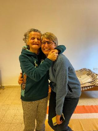 Sr. Mirjam Göksun SDS und Sr. Dominika Zelent SDS