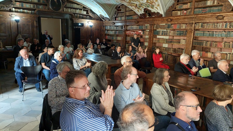 Das Symposium „Geteiltes Erbe“ stieß auf großes Interesse und versammelte zahlreiche Gäste aus Kirche, Wissenschaft und Öffentlichkeit.