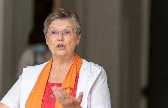 Salvatorianerin Sr. Maria Schlackl begrüßte die Gäste im Bischofshof am 22. August 2020 beim Dankfest für Musiktheater Linz / Martin Eder Salvatorianerin Sr. Maria Schlackl begrüßte die Gäste im Bischofshof am 22. August 2020 beim Dankfest für Musiktheater Linz