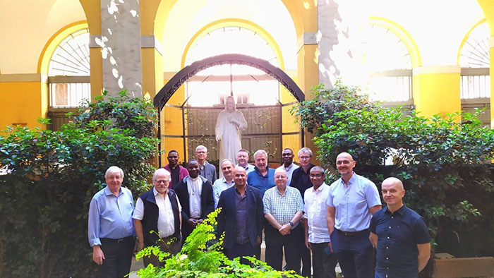 Gruppenbild des Kapitels (von links) P. Peter Daubner, P. Karl Meier, Fr. Boniface Chimogwa, Fr. Ruphin Kabondo,  P. Piet Cuijpers, P. Milton Zonta, P. Daniele Cicirella, P. Adam Teneta, P. Bernhard Fuhrmann, P. Michel  Coppin, P. Charles Mushitu, P.