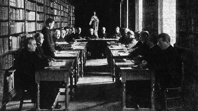 4. Generalkapitel, September 1921. Die Sitzungen tagten im großen Bibliotheksaal des Mutterhauses in Rom. / Annales SDS, Vol. II, Teil 1, Nr. 6, Rom, 1. November 1921, S. 97