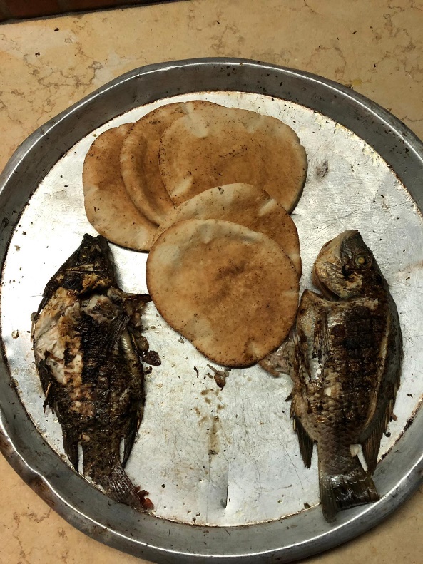Abendessen am Ort der Brotvermehrung
