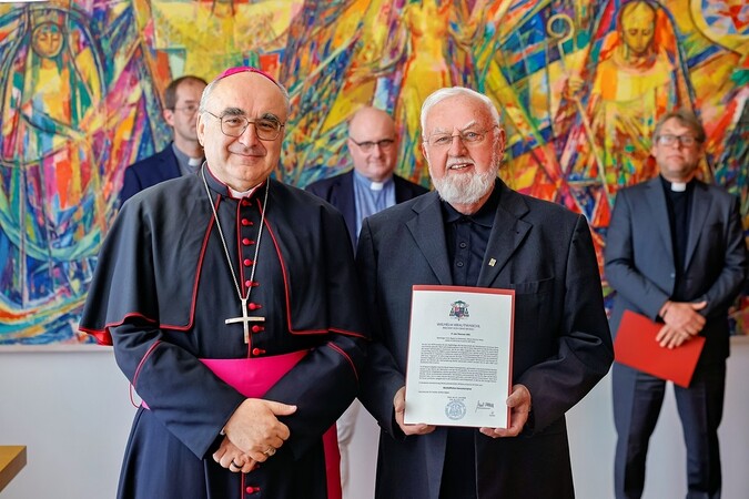 Am 17. Juni 2026 wurde Salvatorianer P. Leo Thenner SDS von Diözesanbischof Wilhelm Krautwaschl zum Bischöflichen Konsistorialrat ernannt