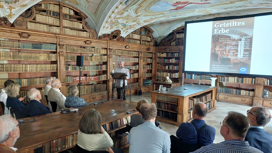 Dr. Benjamino Cantonati stellte die Geschichte der von den Barnabiten gegründeten Johannes-von-Nepomuk-Bruderschaft in Mistelbach vor und beleuchtete deren Bedeutung für das religiöse Leben Niederösterreichs. / (c) Salvatorianer/Robert Sonnleitner Dr. Benjamino Cantonati stellte die Geschichte der von den Barnabiten gegründeten Johannes-von-Nepomuk-Bruderschaft in Mistelbach vor und beleuchtete deren Bedeutung für das religiöse Leben Niederösterreichs.