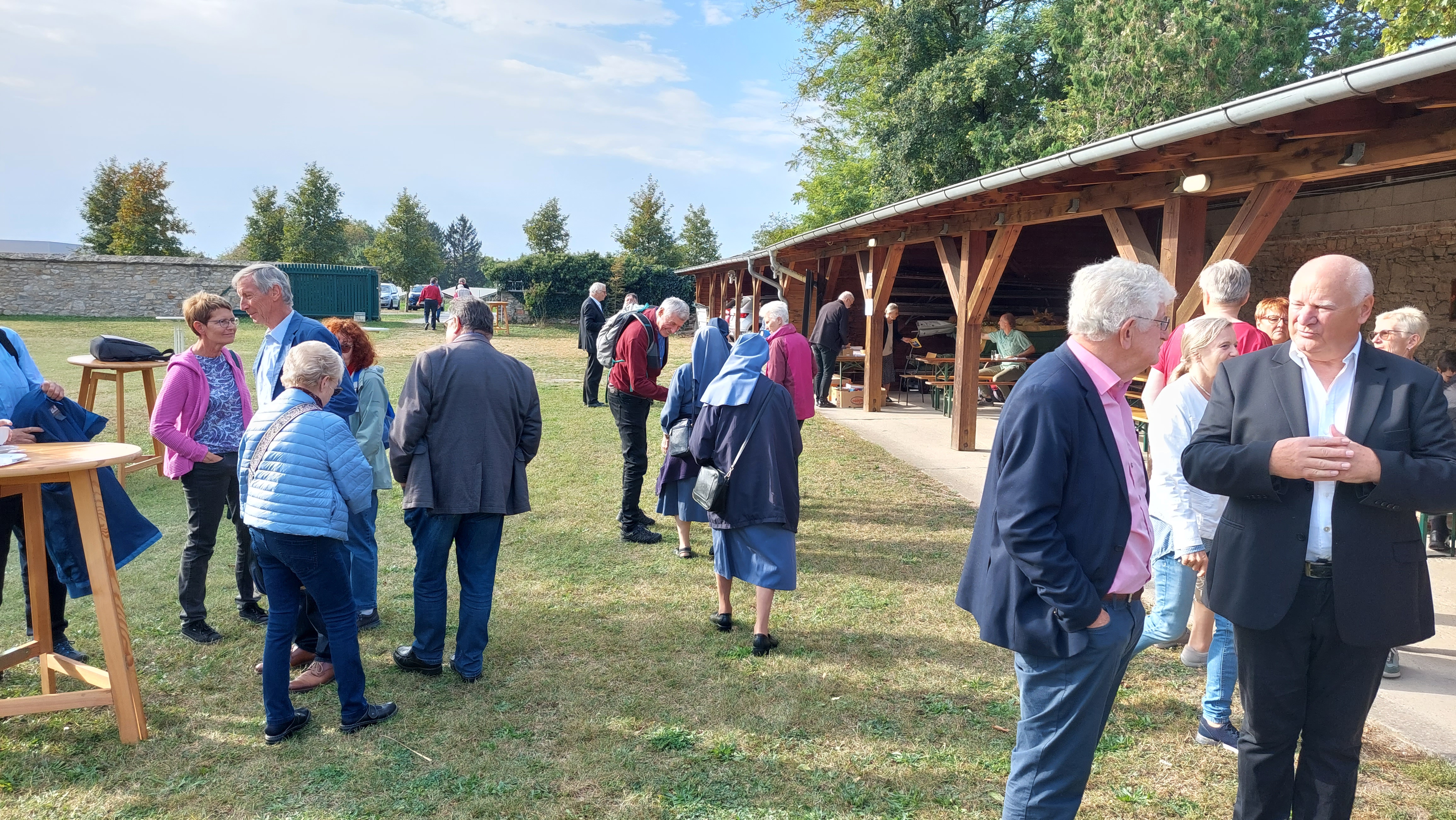 Der Begegnungstag der Salvatorianer startete im Garten des Salvatorianer-Kollegs.