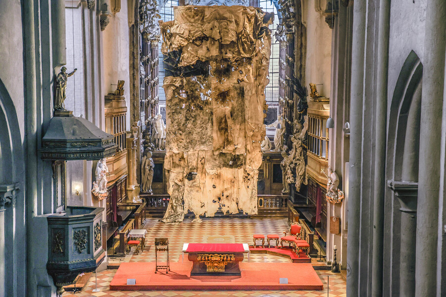 Das Fastentuch 2024 in der Michaelerkirche