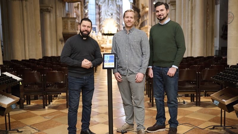 v.l.: Provinzial Márton Gál SDS, Pfarrmoderator der Pfarrkirche St. Michael; Emanuel Graf, Marketing Manager von Global Payments Österreich; Mario Kristo, Mitgründer Donero