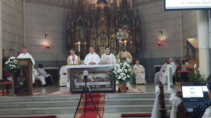 O sărbătoare a credinței și a vocației: Pr. Adrian Hafner SDS și a celebrat Prima Sfântă Liturghie la Timișoara