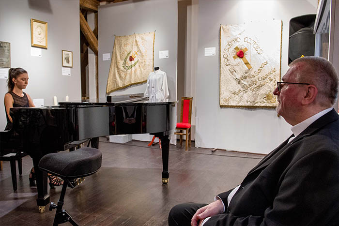 Ausstellung „100 Jahre Pfarrkirche Herz Jesu in Elisabethstadt'