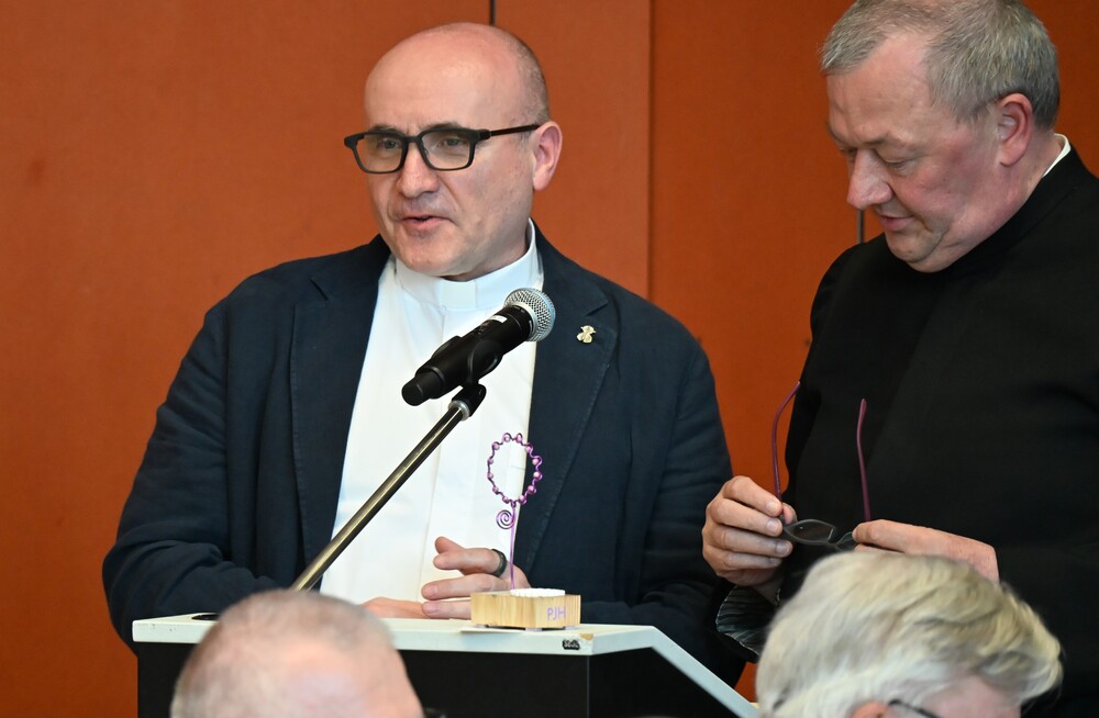 P. General Krzysztof Kowalczyk und Generalkonsultor P. Hubert Kranz feierten die Eröffnung des Klosters mit der Gemeinde in Gurtweil