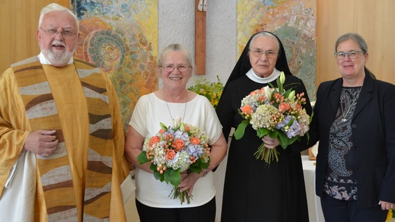 P. Leo Thenner SDS und Provinzleiterin Sr. Patricia Erber (r.) feierten mit Sr. Karin Glechner und Sr. Alberta Blass ihre Professjubiläen 
