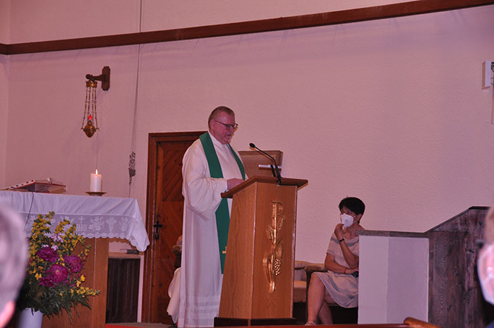Provinzial P. Josef Wonisch feiert mit P. Josef Wilfing in dessen Heimatpfarre Eibesthal bei Mistelbach dessen 40. Priesterjubiläum (20.6.2021)