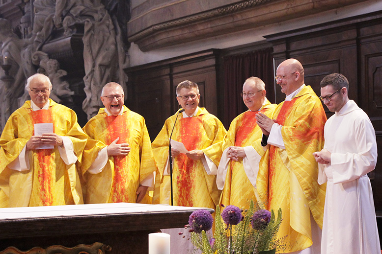 (v.l.n.r.) P. Peter van Meijl SDS, Provinzial P. Josef Wonisch SDS, P. Erhard Rauch SDS, P. Franz Tree SDS, P. Matthias  Schlögl OSA